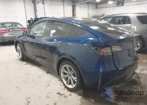 2022 Tesla Model Y Long Range Dual Motor All-Wheel Drive z USA, uszkodzony, nr VIN 7SAYGDEE1NF313449